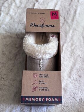 Dearfoams Women’s Oatmeal Heather Memory Foam Slippers in Medium 7-8